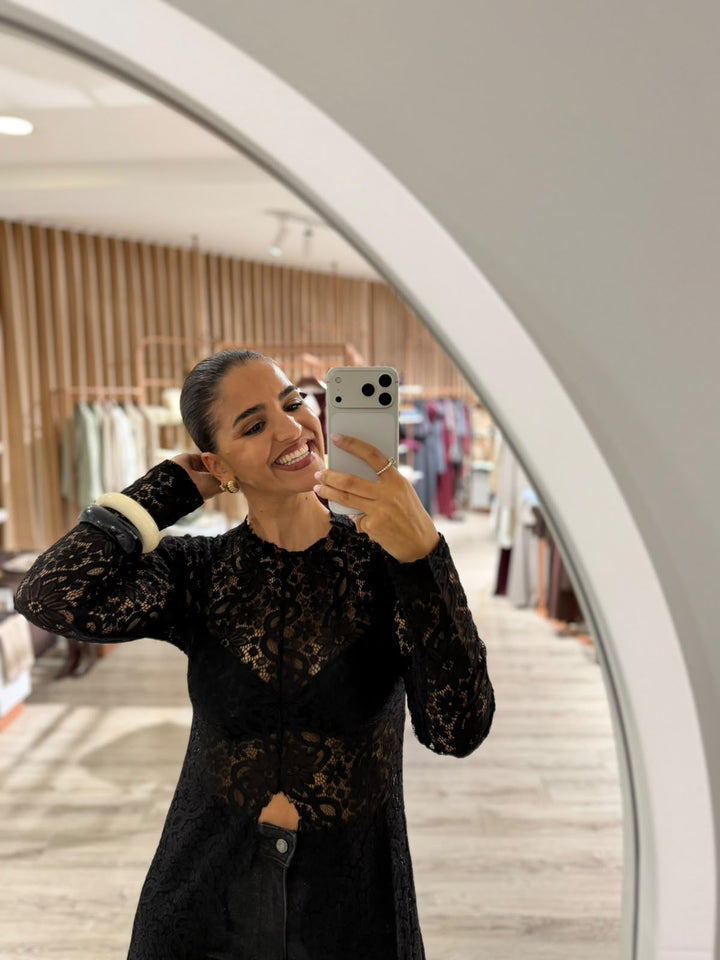 TÚNICA COMPRIDA PRETA EM RENDA FLORAL PONTO CHIC