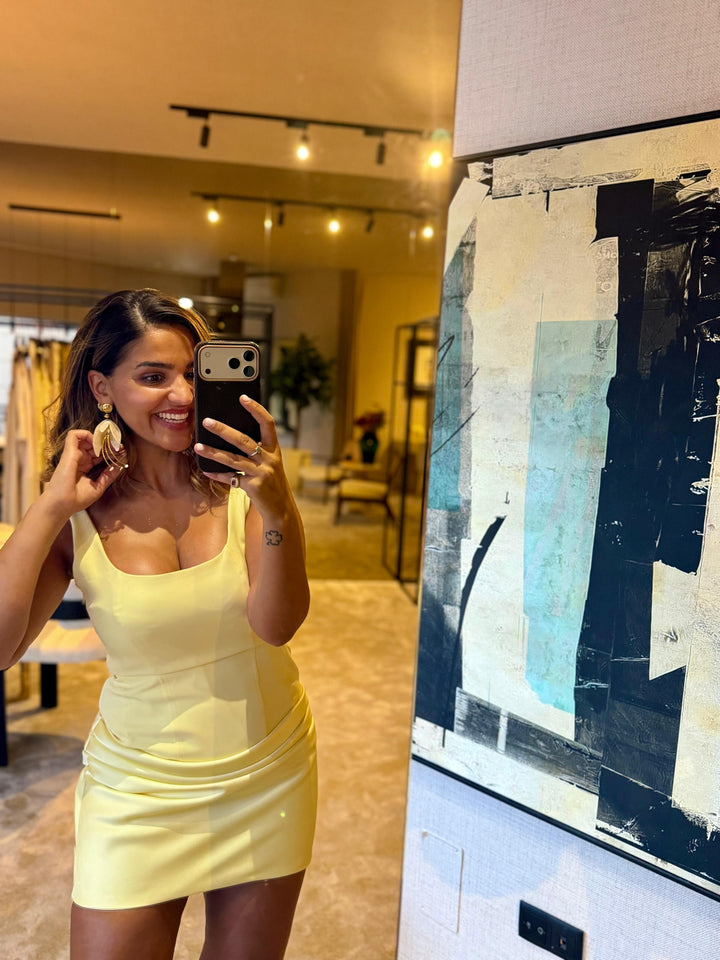 VESTIDO AMARELO COM COSTAS AJUSTÁVEIS SAHOCO