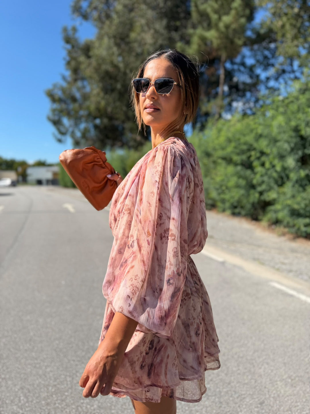 VESTIDO ROSA ESTAMPADO COM FIO DOURADO PONTO CHIC