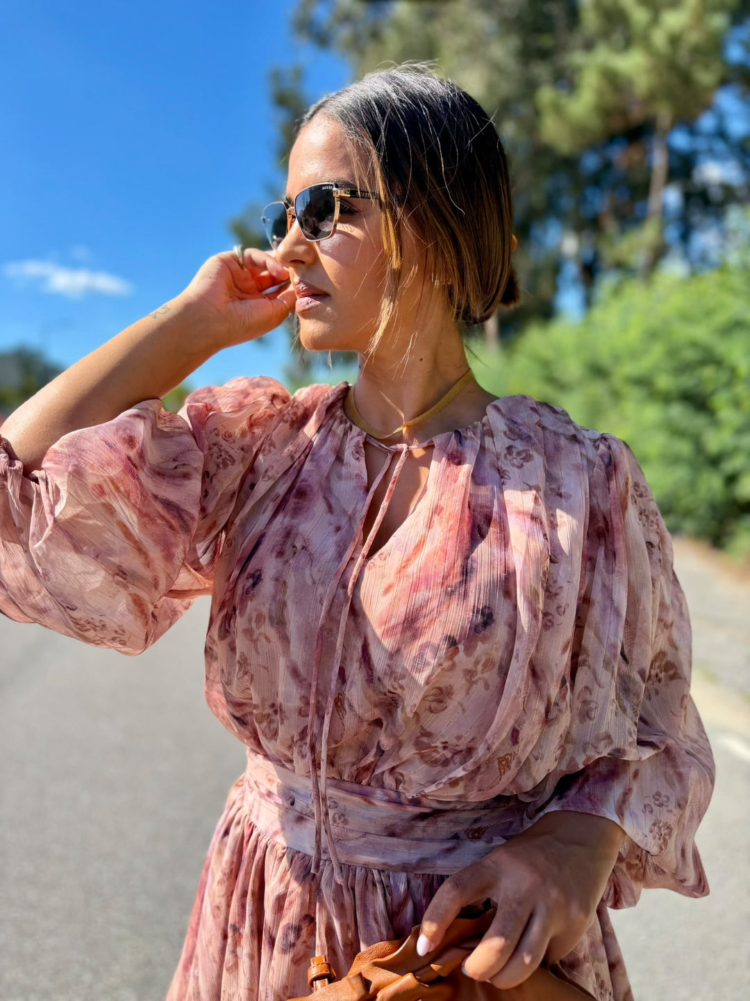 VESTIDO ROSA ESTAMPADO COM FIO DOURADO PONTO CHIC