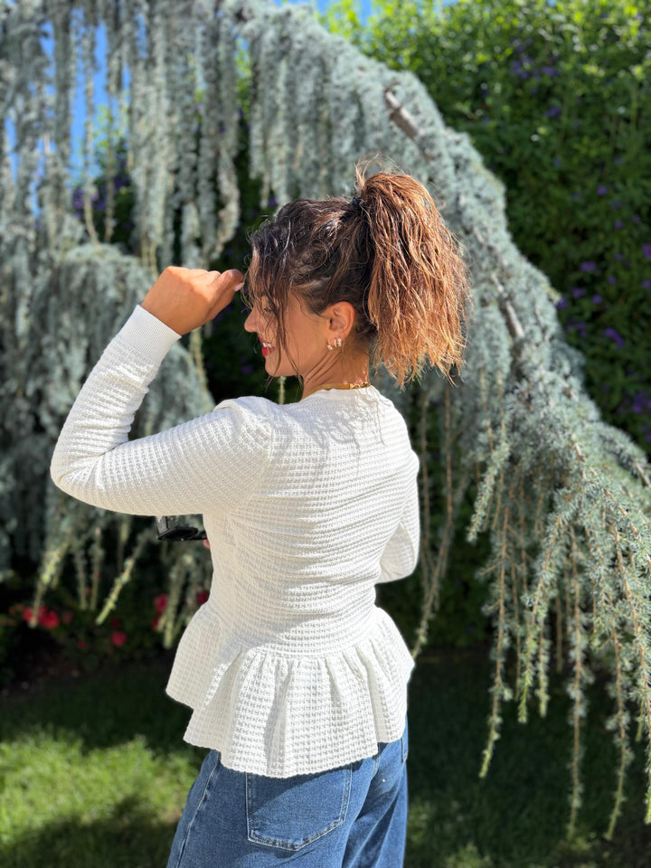 CAMISOLA BRANCA TEXTURADA COM FOLHO PONTO CHIC