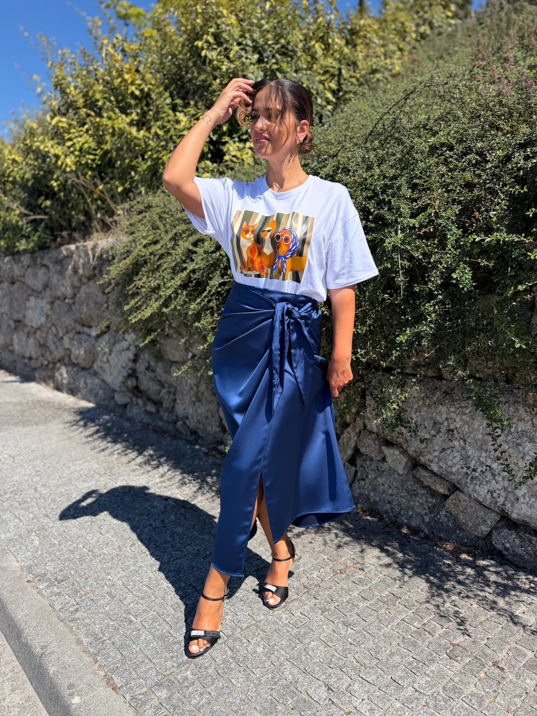 T-SHIRT BRANCA OVERSIZE COM ESTAMPADO ANIMAIS PLEASE
