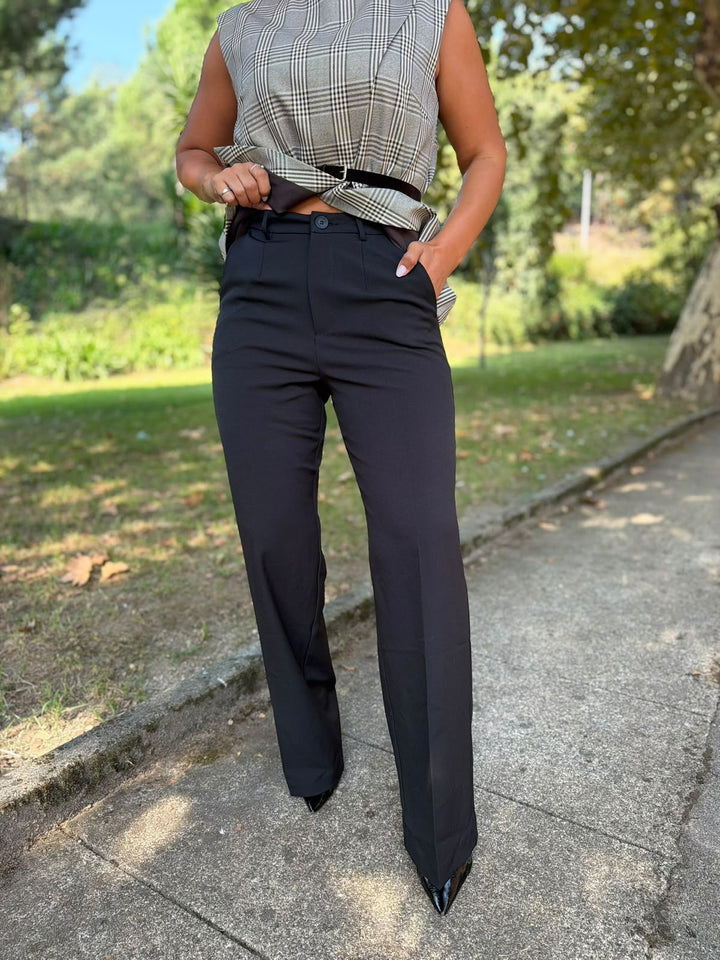 CALÇA PRETA CLÁSSICA PONTO CHIC