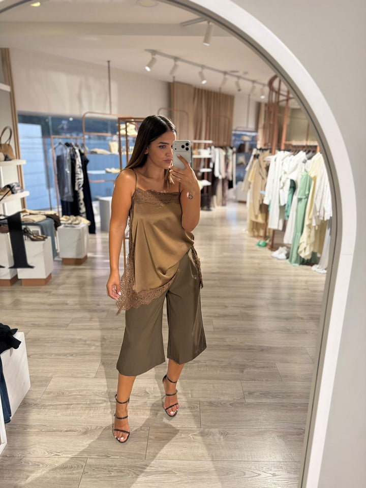 CULOTTE CASTANHA COM PREGAS PONTO CHIC