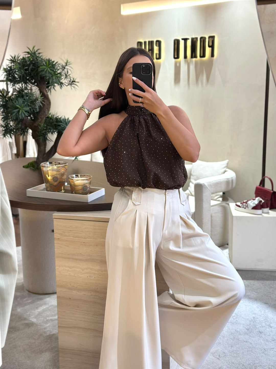 CALÇAS PANTALONA BEGE COM PREGAS PONTO CHIC
