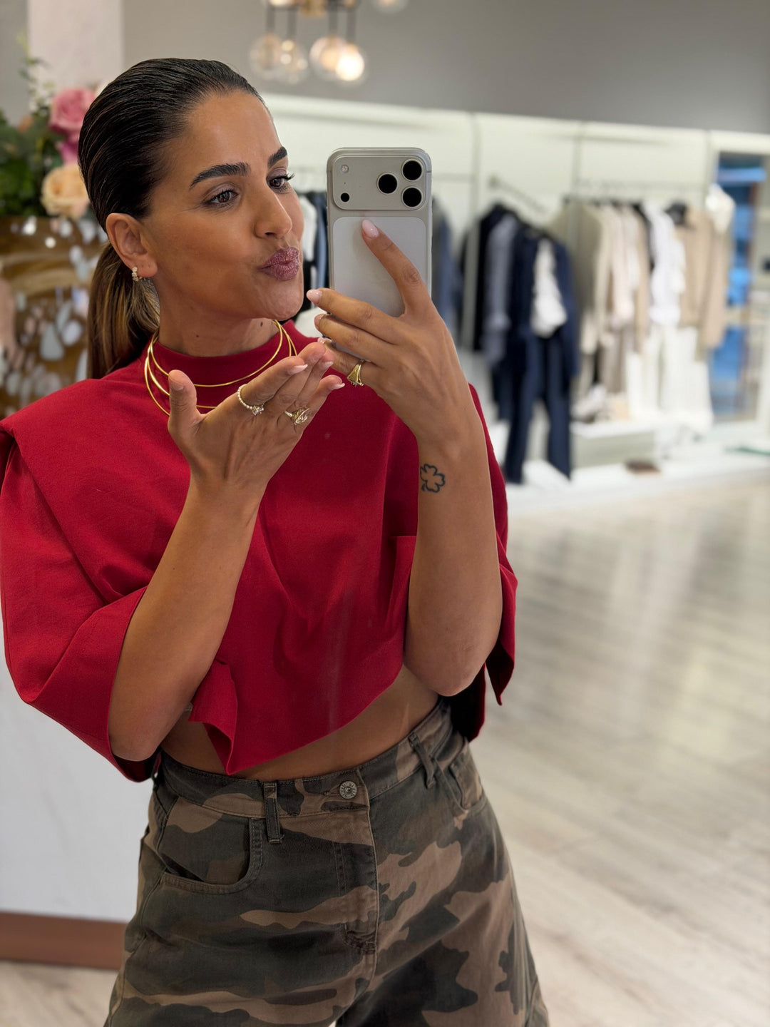 TOP VERMELHO ESTRUTURADO COM OMBREIRAS IMPERIAL