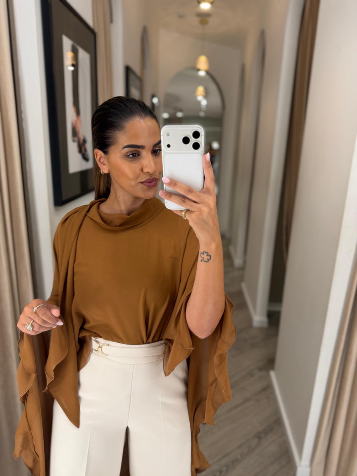 CALÇA BEGE WIDE LEG COM DETALHES METÁLICOS FERRACHE