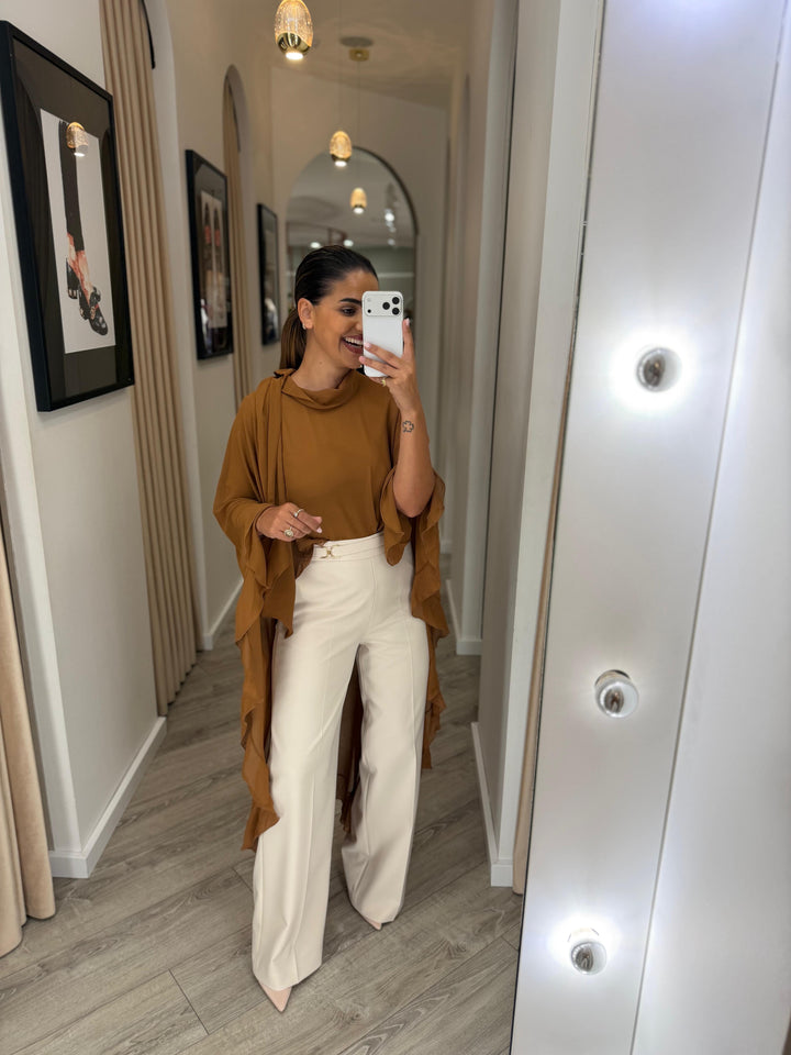 CALÇA BEGE WIDE LEG COM DETALHES METÁLICOS FERRACHE