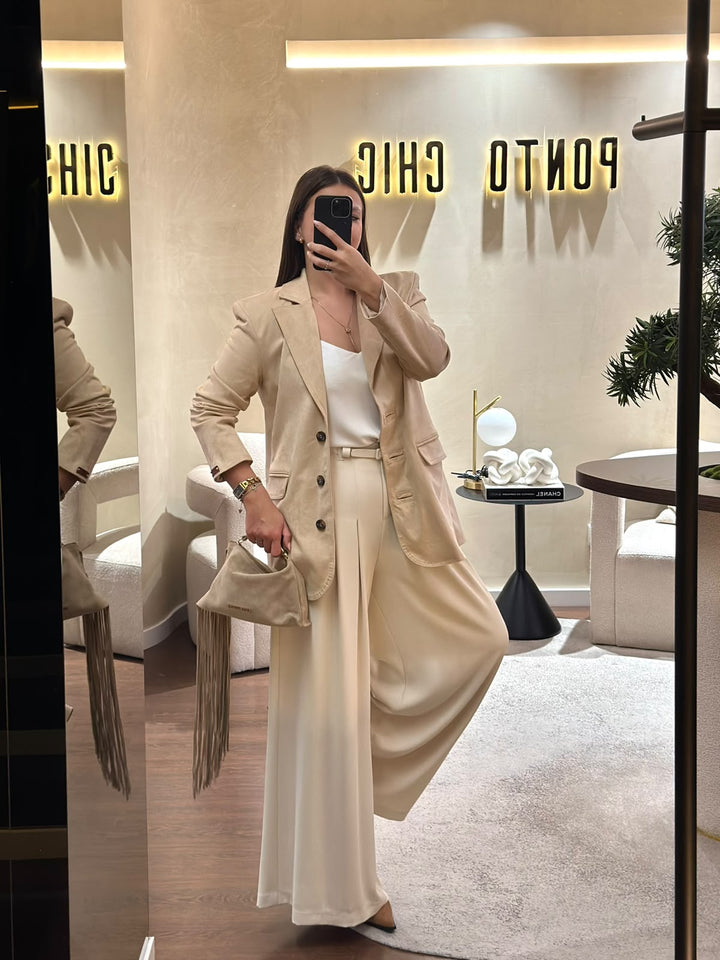 BLAZER EM EFEITO CAMURÇA BEGE AREIA LANÇA PERFUME