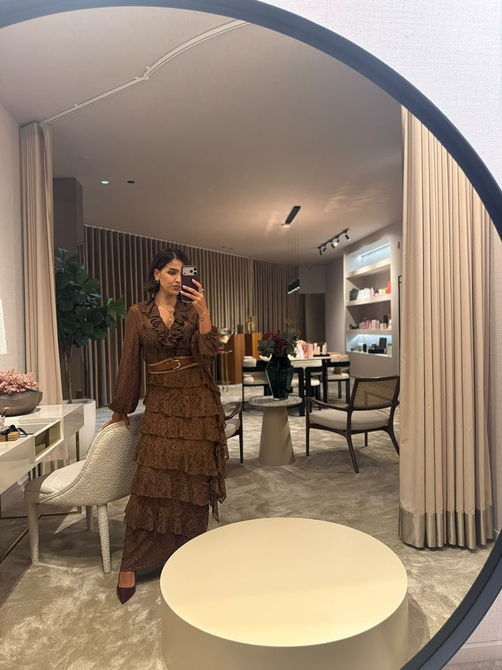 SAIA CASTANHA EM RENDA COM FOLHOS LANÇA PERFUME