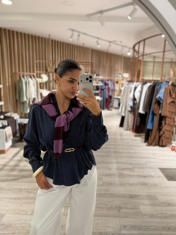 CAMISA AZUL MARINHO ÀS RISCAS COM PREGAS PONTO CHIC