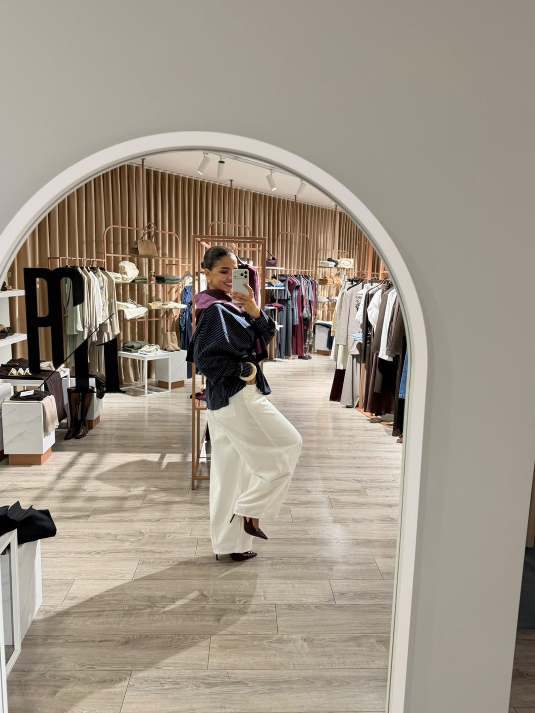 CAMISA AZUL MARINHO ÀS RISCAS COM PREGAS PONTO CHIC