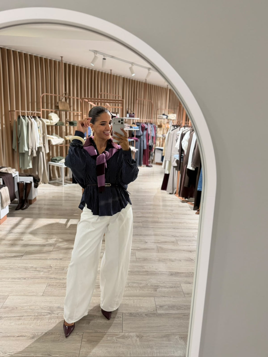 CAMISA AZUL MARINHO ÀS RISCAS COM PREGAS PONTO CHIC