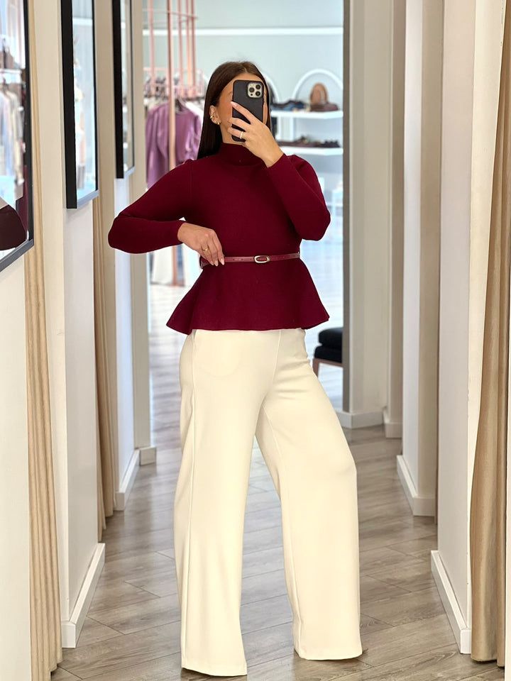 CAMISOLA BORDÔ DE MEIA GOLA COM CORTE EVASÉ E CINTO PONTO CHIC