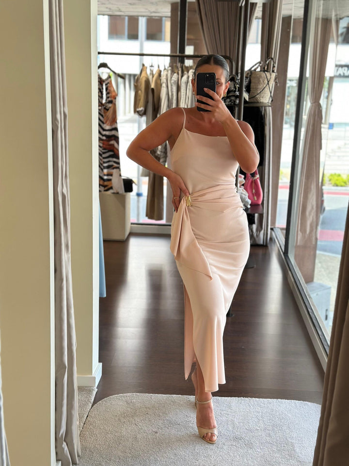 VESTIDO NUDE COM DRAPEADO NA FRENTE RINASCIMENTO