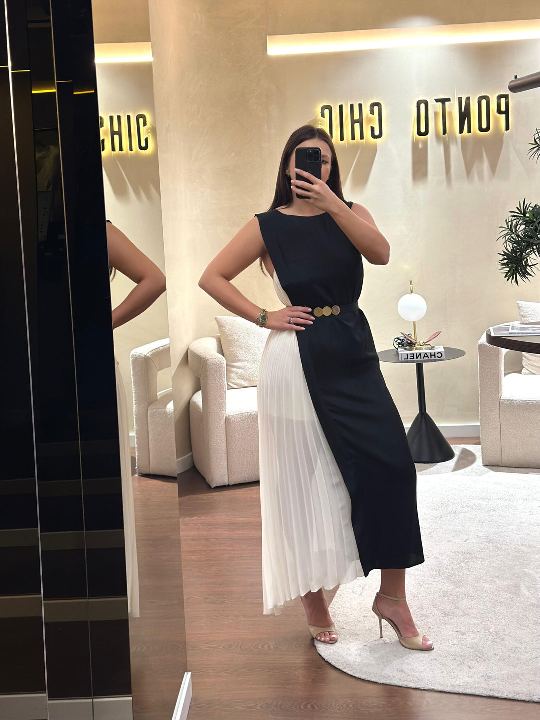 VESTIDO COMPRIDO COM PLISSADO SIMONA CORSELLINI