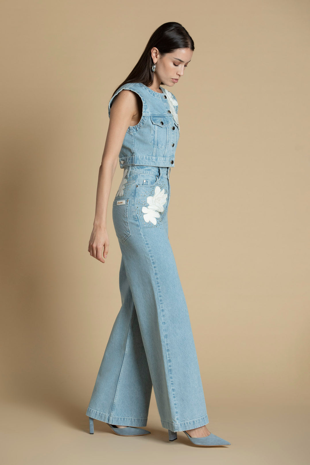 CALÇA DE GANGA COM BORDADOS SAHOCO