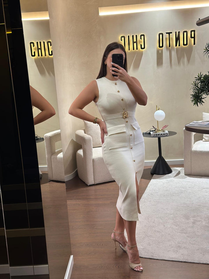 VESTIDO EM MALHA COM BOTÕES PONTO CHIC