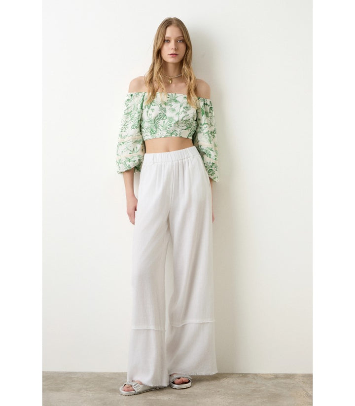 TOP BRANCO COM DETALHES VERDES BSB