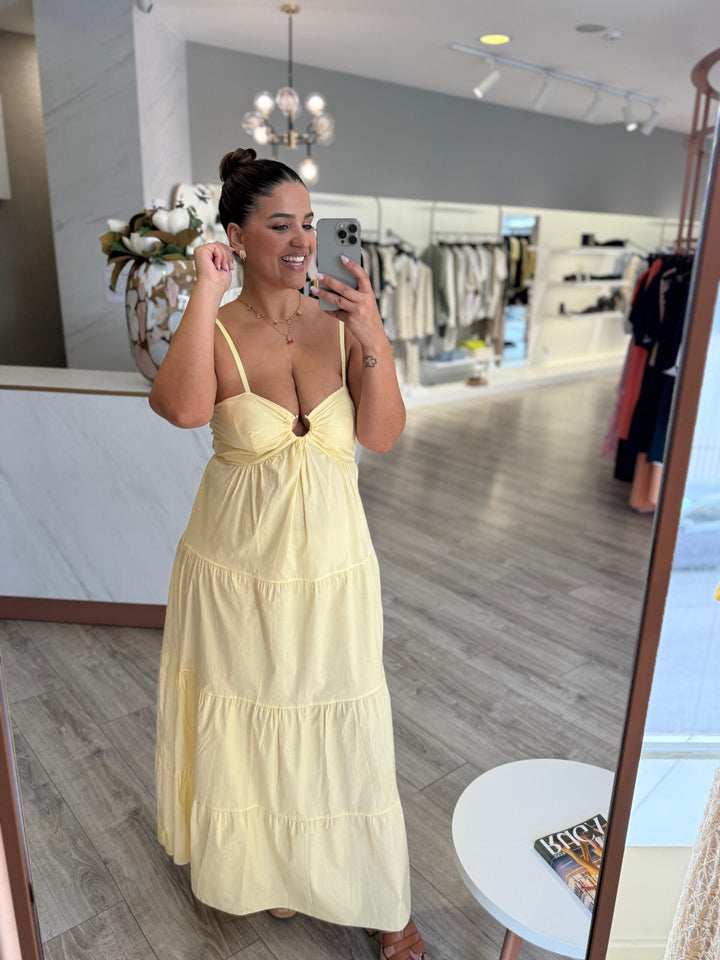 VESTIDO AMARELO FLUÍDO COM FOLHOS PONTO CHIC