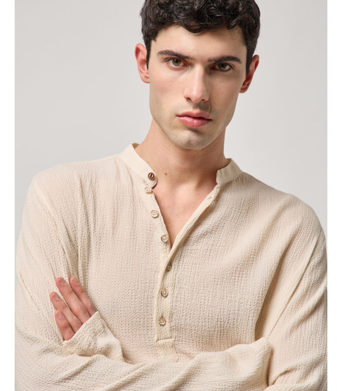 CAMISA TEXTURADA COM GOLA PADRE GIANNI LUPO