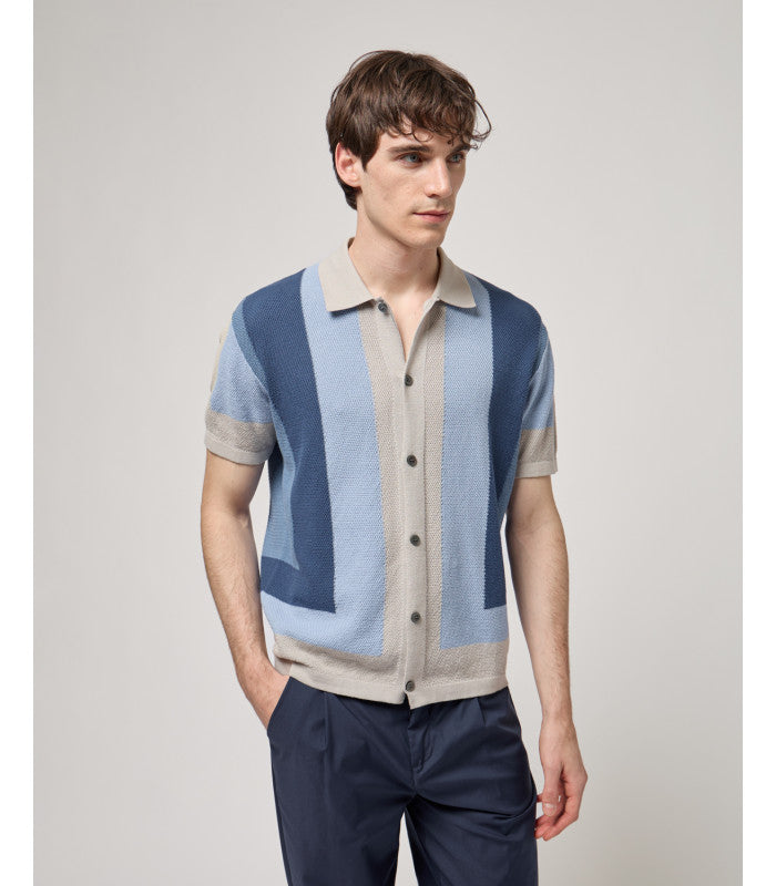 POLO DE MALHA TRICOT COM PADRÃO GEOMÉTRICO AZUL GIANNI LUPO