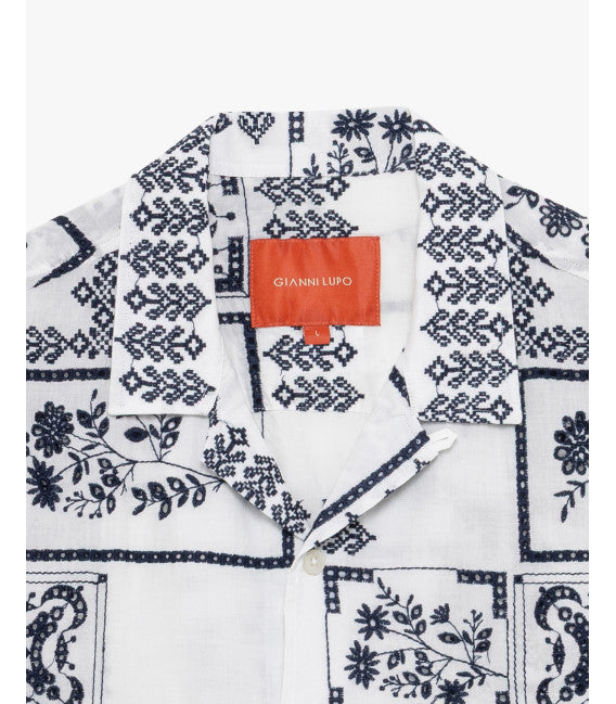CAMISA BRANCA COM BORDADO INGLÊS AZUL GIANNI LUPO