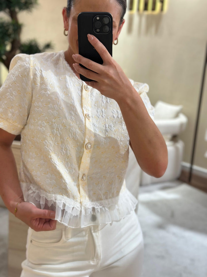 CASACO COM FLORES AMARELO PONTO CHIC