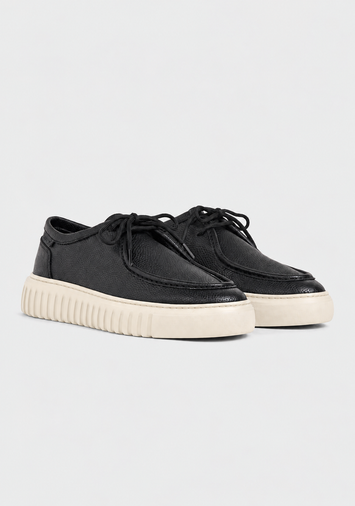 MOCASSINS AUSTIN PRETOS EM PELE COM SOLA CONTRASTANTE ANTONY MORATO