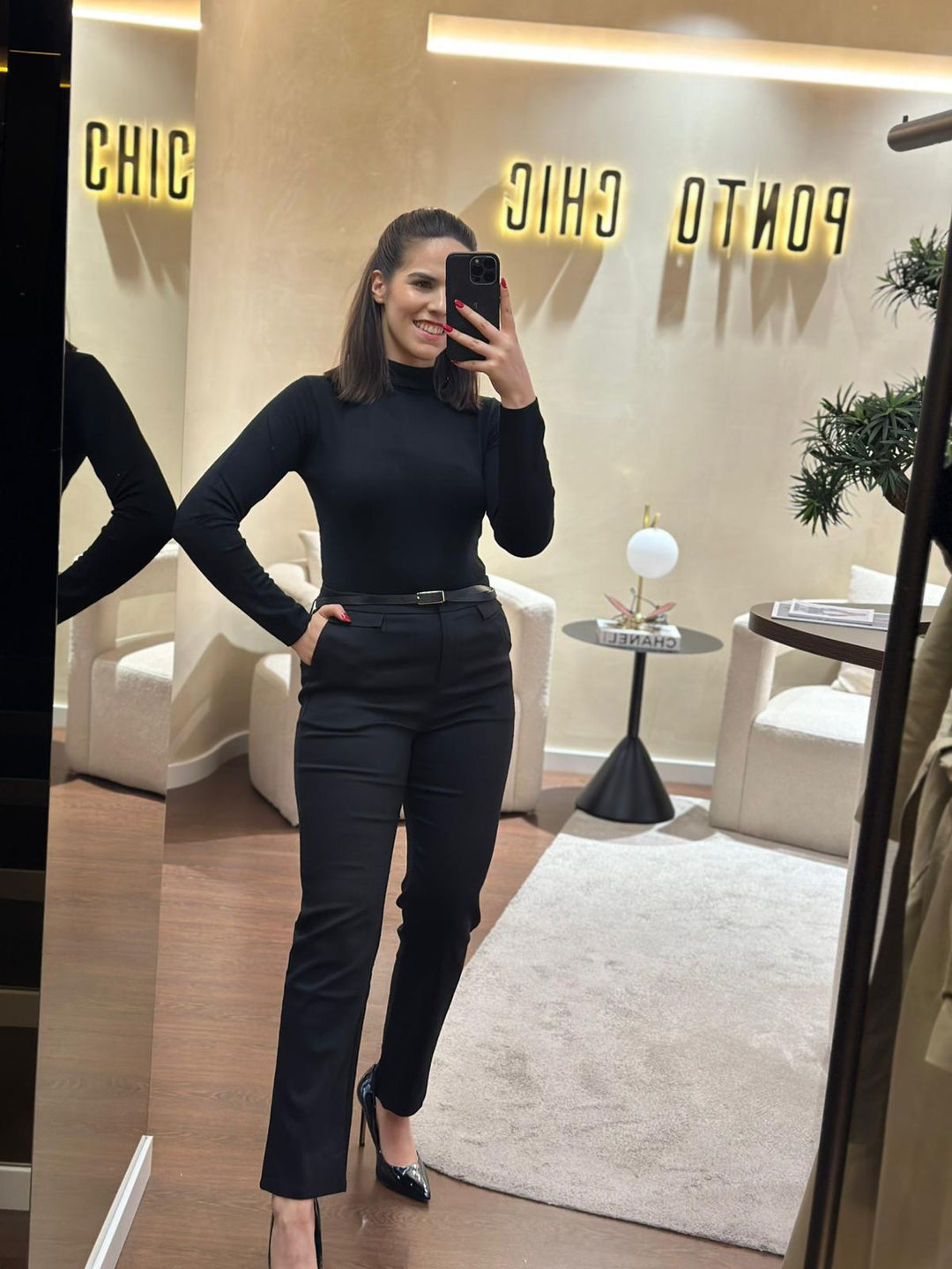 CAMISOLA PRETA DE GOLA ALTA PONTO CHIC