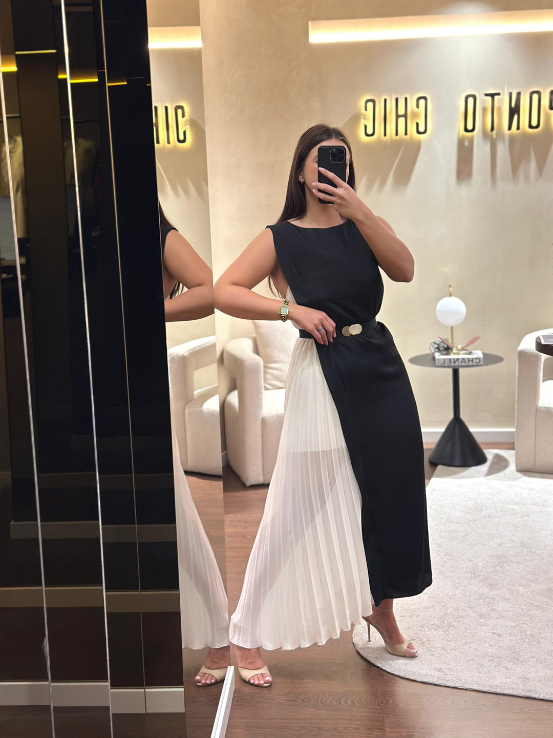 VESTIDO COMPRIDO COM PLISSADO SIMONA CORSELLINI