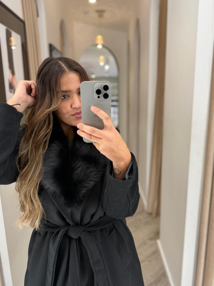 CASACO PRETO COM PELO PONTO CHIC