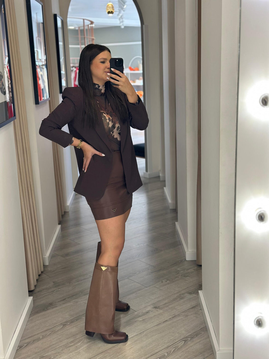 BLAZER CASTANHO LANÇA PERFUME