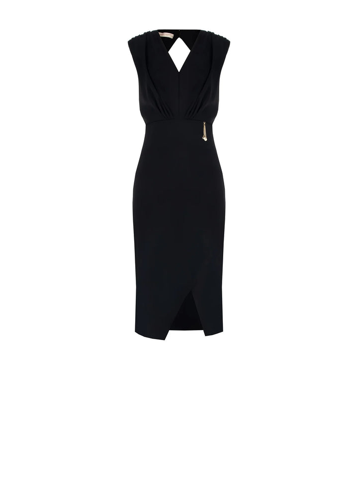 VESTIDO PRETO COM DECOTE PROFUNDO E DETALHE DOURADO RINASCIMENTO