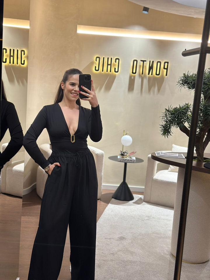 BODY PRETO COM DETALHE DOURADO DE CINTO PONTO CHIC