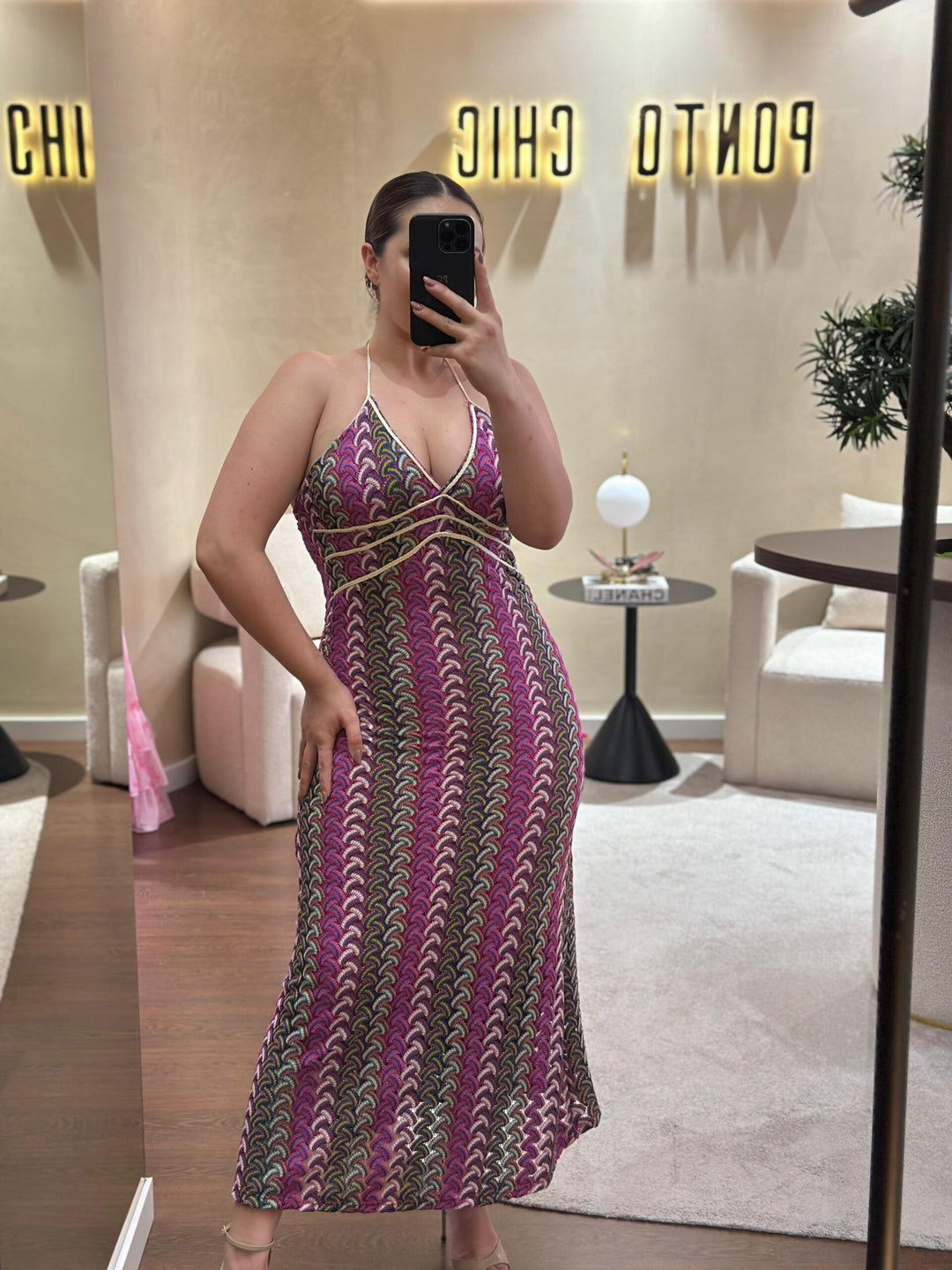 VESTIDO COMPRIDO TECIDO TRABALHADO PONTO CHIC