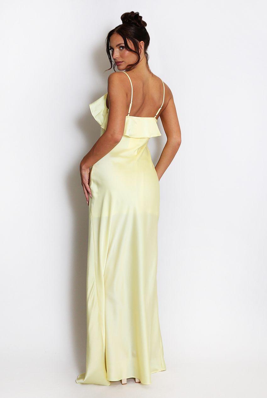 VESTIDO AMARELO COM FLOR PONTO CHIC