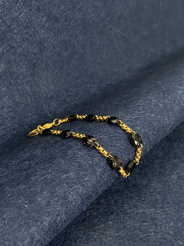 BLACK MINIMAL ACRYL GOLD PONTO CHIC