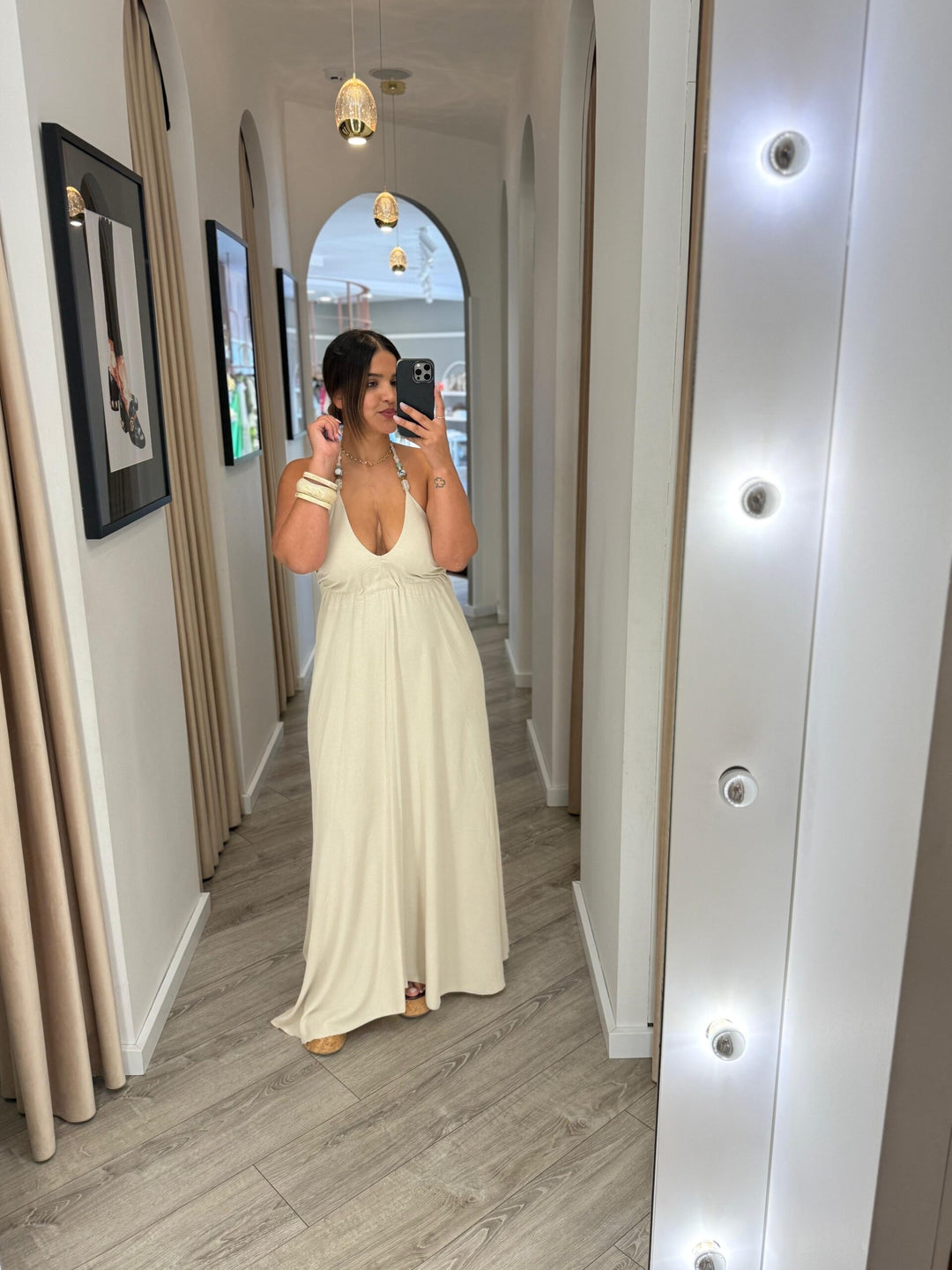 VESTIDO COMPRIDO FLUÍDO BEGE PONTO CHIC