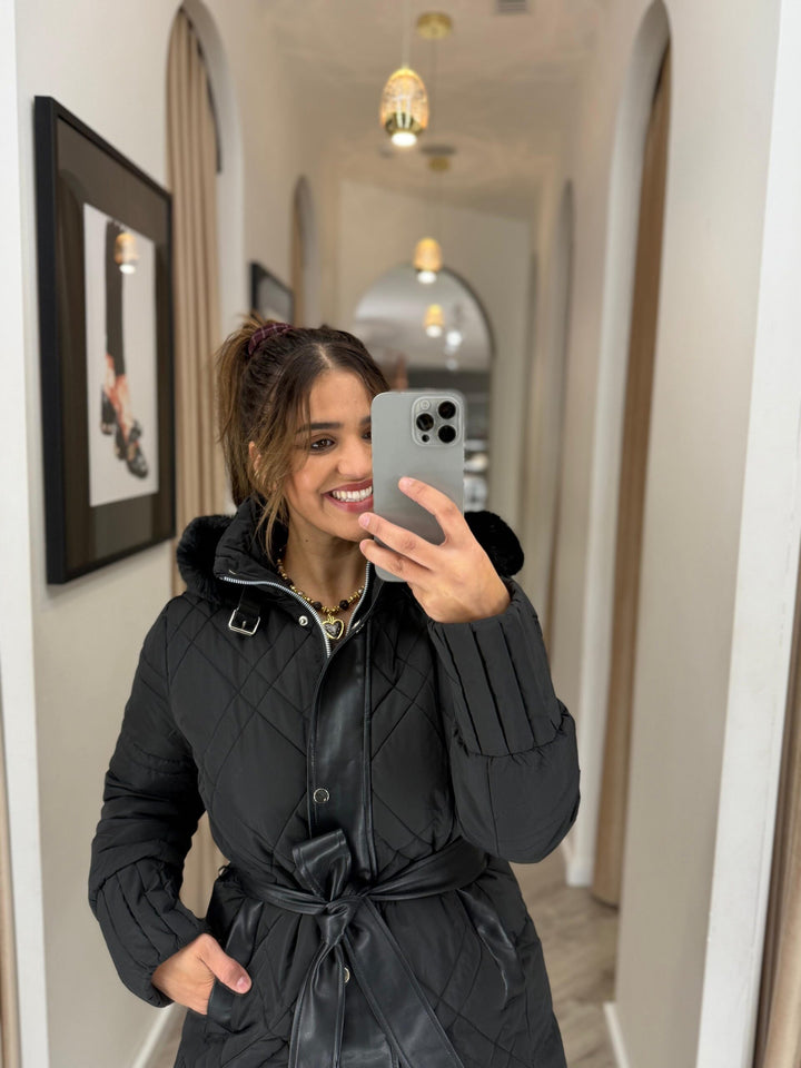 CASACO ACOLCHOADO PRETO COM PELO PONTO CHIC