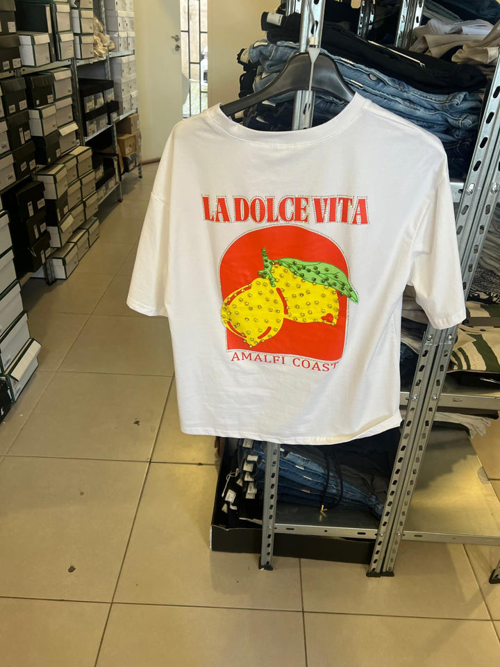 T-SHIRT BRANCA COM ESTAMPADO DOLCE VITA PONTO CHIC