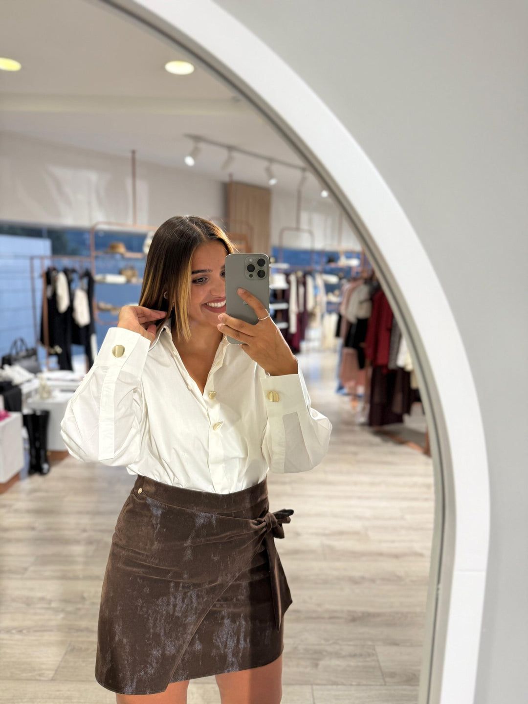 SAIA CURTA CASTANHA COM LAÇO RINASCIMENTO