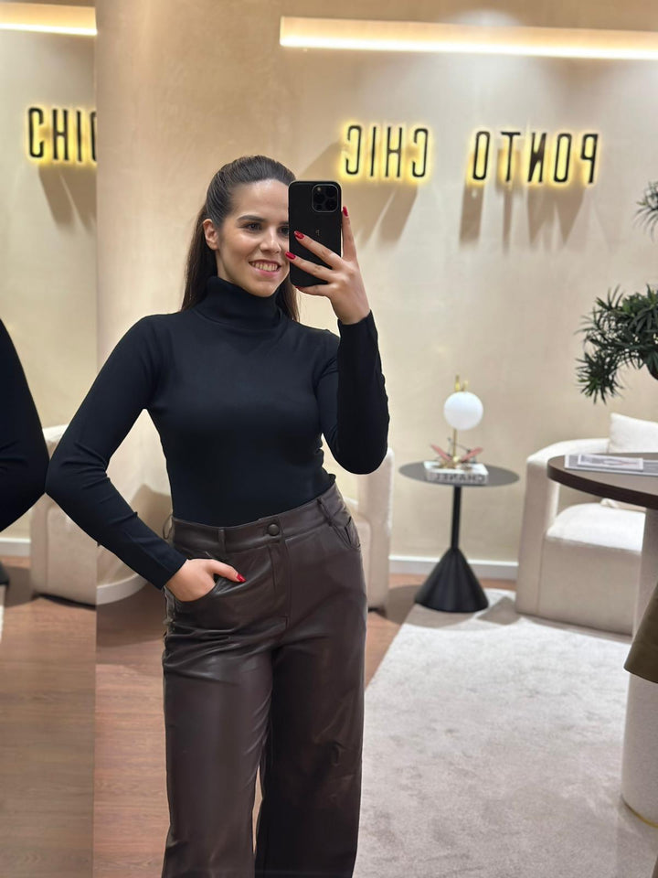 CAMISOLA PRETA DE GOLA ALTA PONTO CHIC