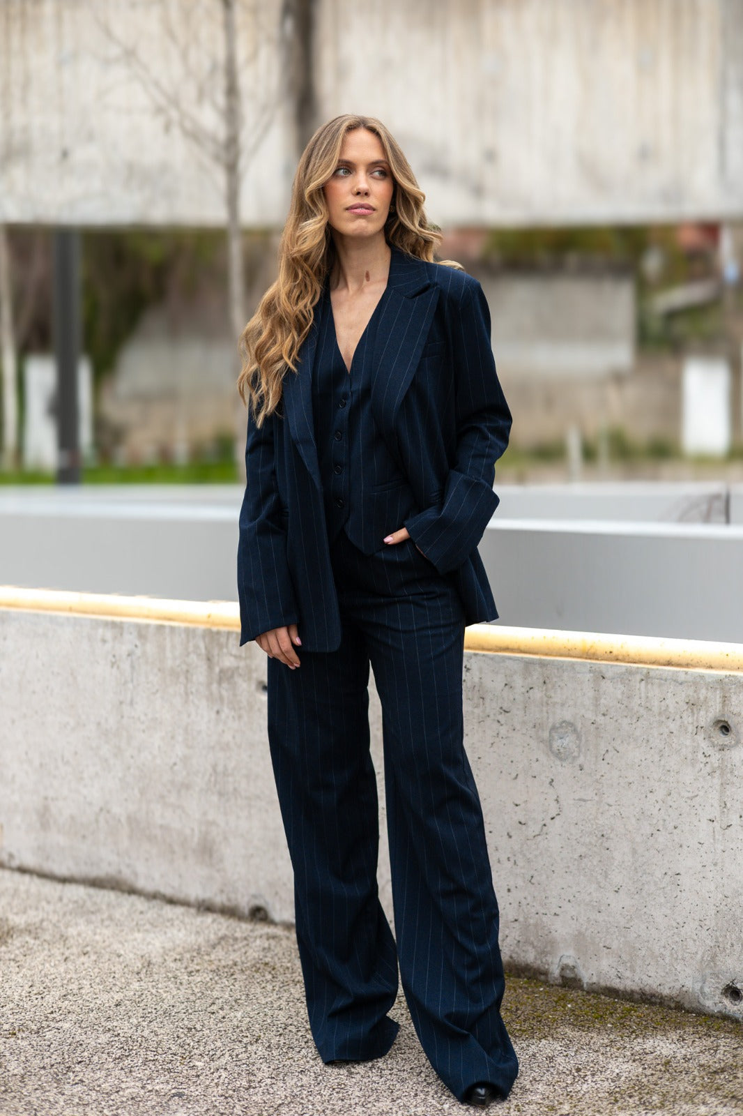 FATO AZUL COM RISCA PONTO CHIC