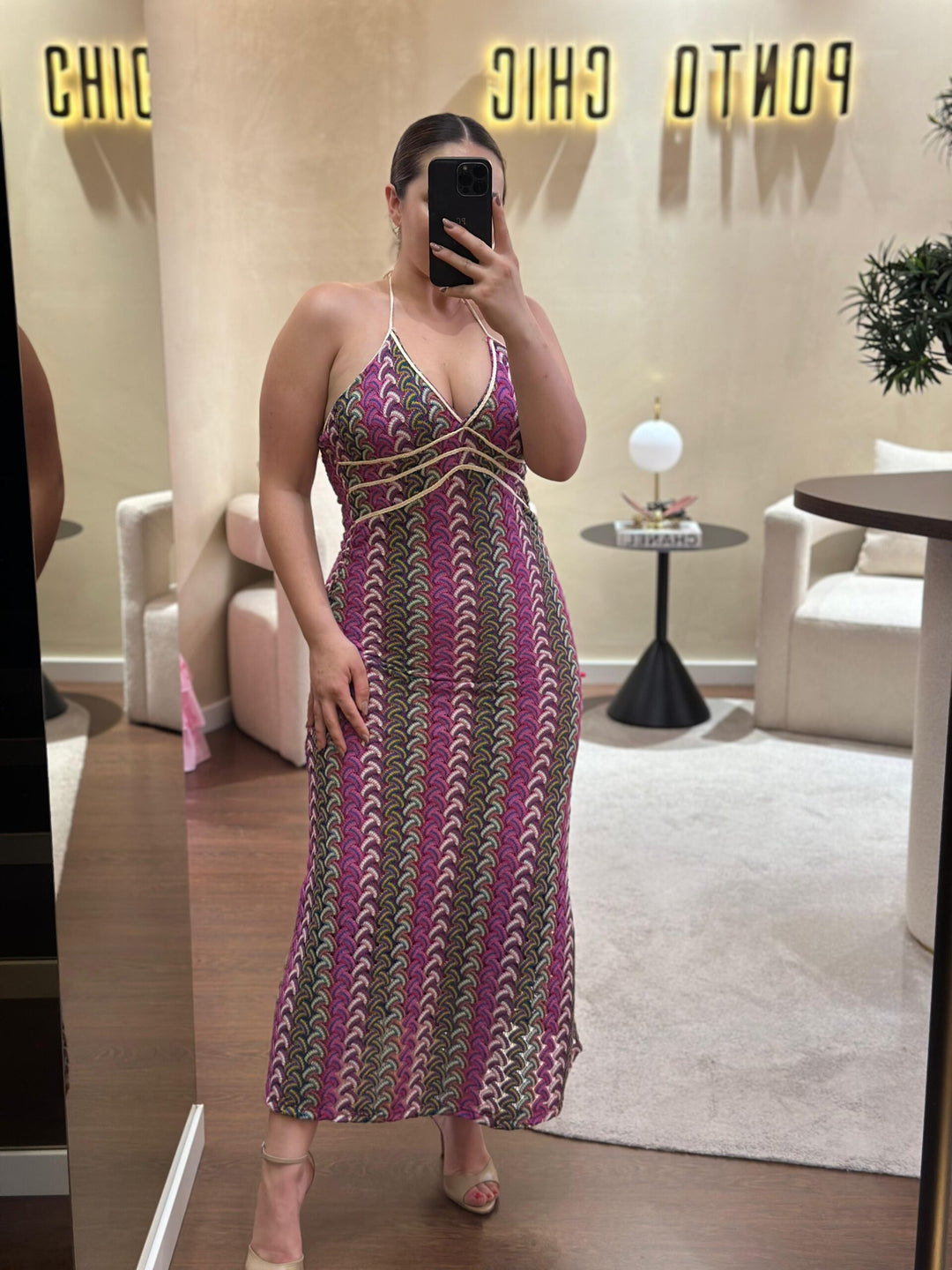 VESTIDO COMPRIDO TECIDO TRABALHADO PONTO CHIC