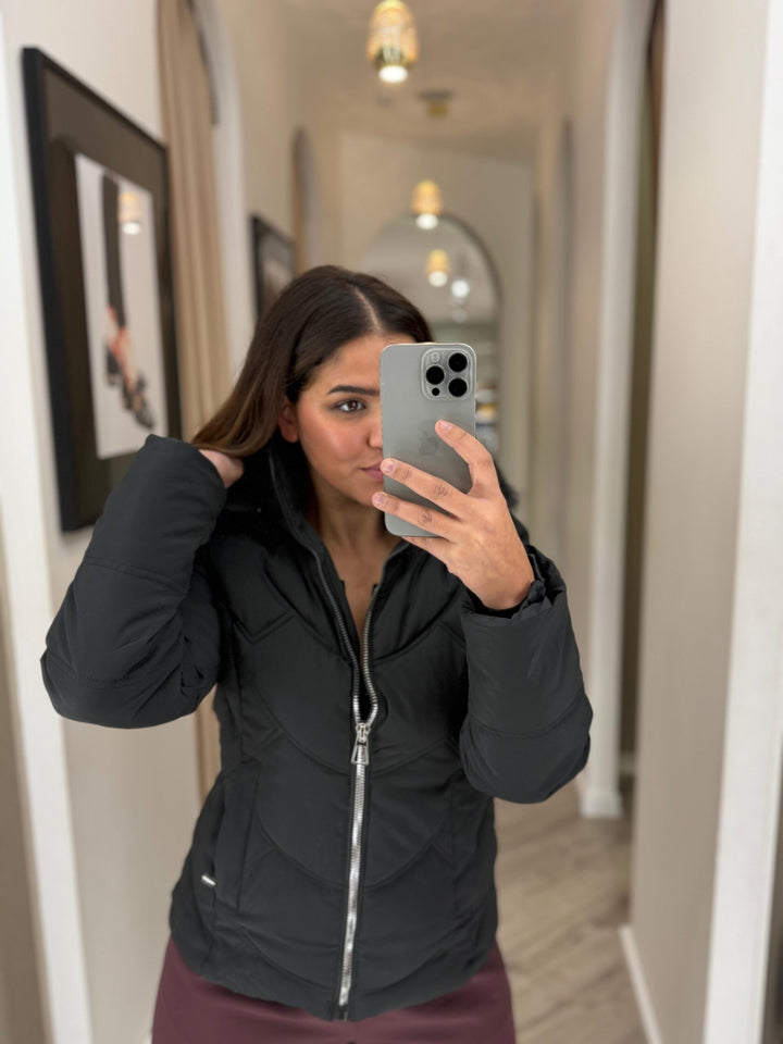 CASACO CURTO ACOLCHOADO PRETO PONTO CHIC