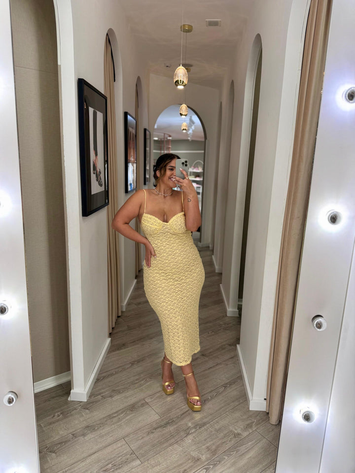 VESTIDO AMARELO TECIDO RENDADO PONTO CHIC