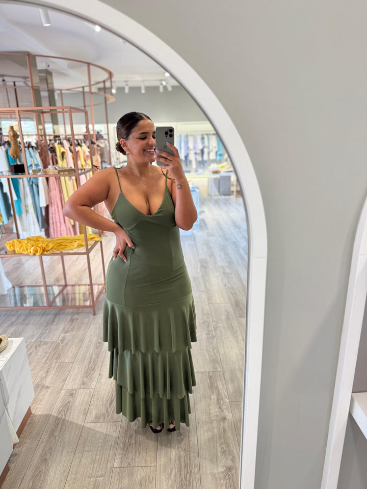 VESTIDO COMPRIDO KAKI COM FOLHOS PONTO CHIC
