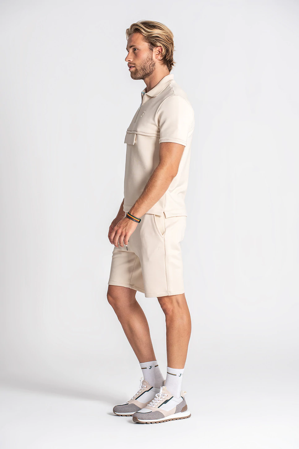 ANORAK BEGE COM FECHO FALCÃO JEF