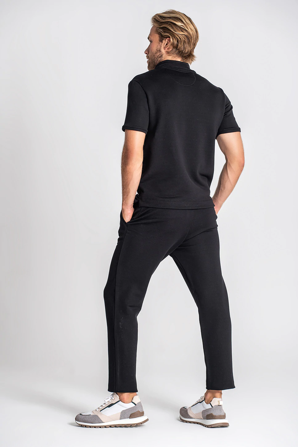 ANORAK PRETO COM FECHO FALCÃO JEF